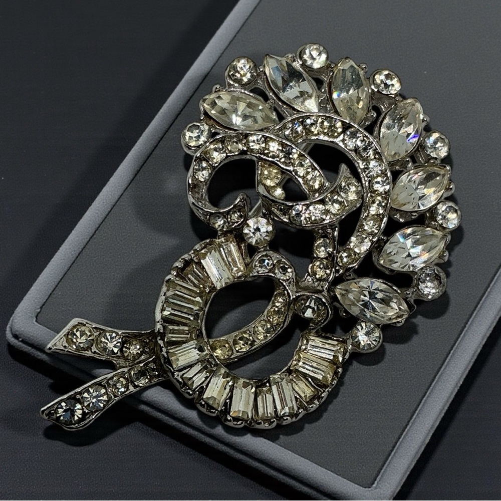 Vintage 1940s Rhinestone Bow Wreath Brooch Art Deco